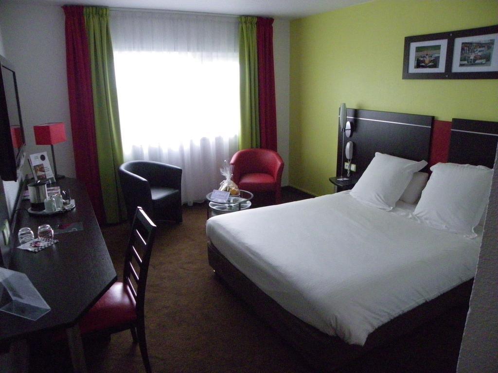 Golden Tulip Roissy Witz